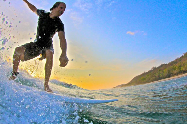 Surfare, familjefar och entreprenör – möt mannen bakom Hallispecials!