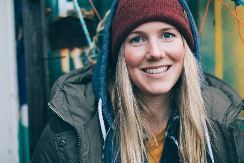 Surfare tar vara på havet